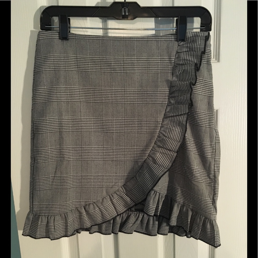 NWOT ruffle skirt